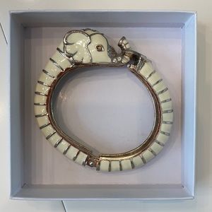 Elephant clasp bracelet